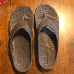 Telic flip flops - size small or 7